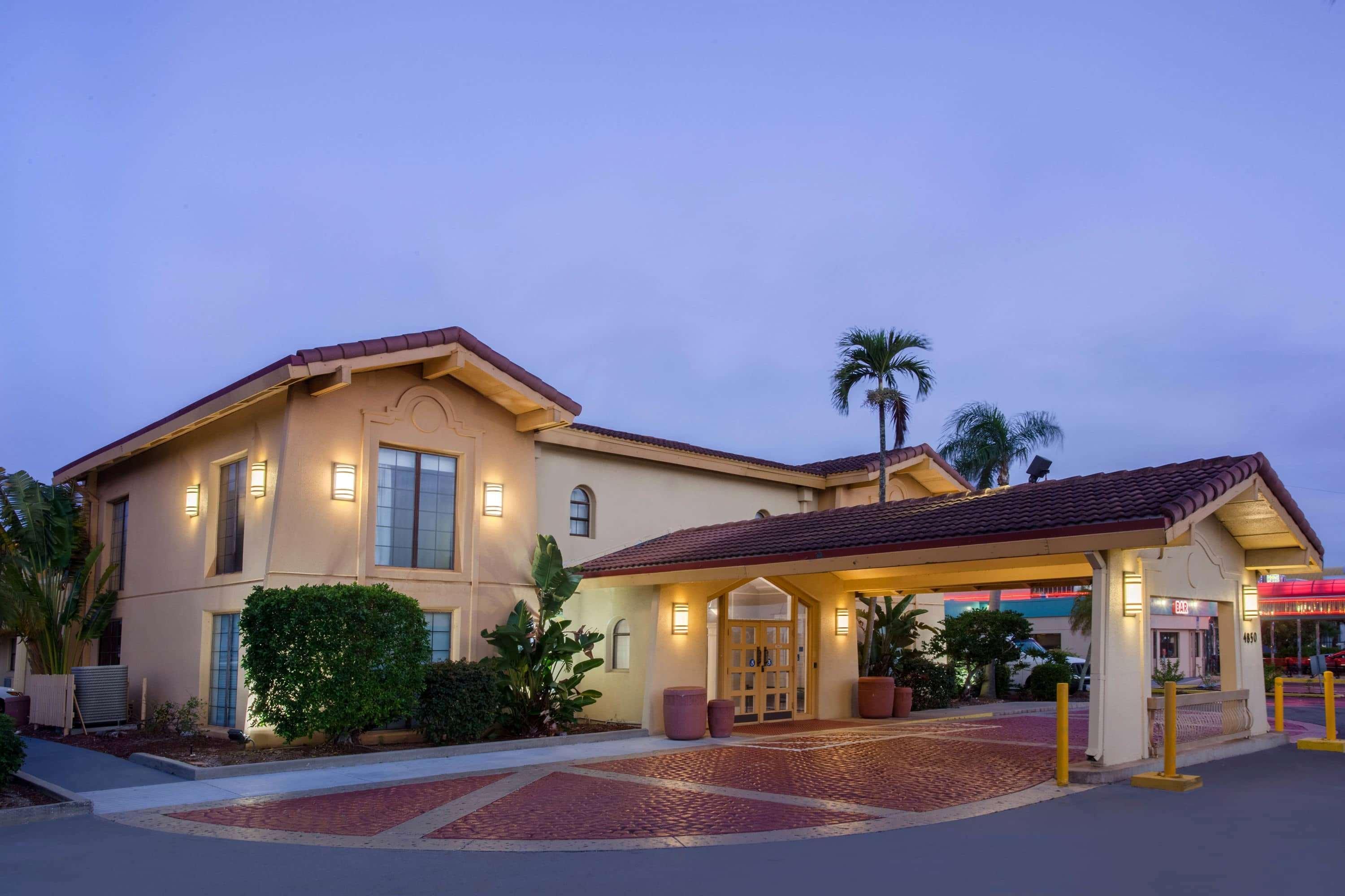 Baymont By Wyndham Fort Myers Central Kültér fotó